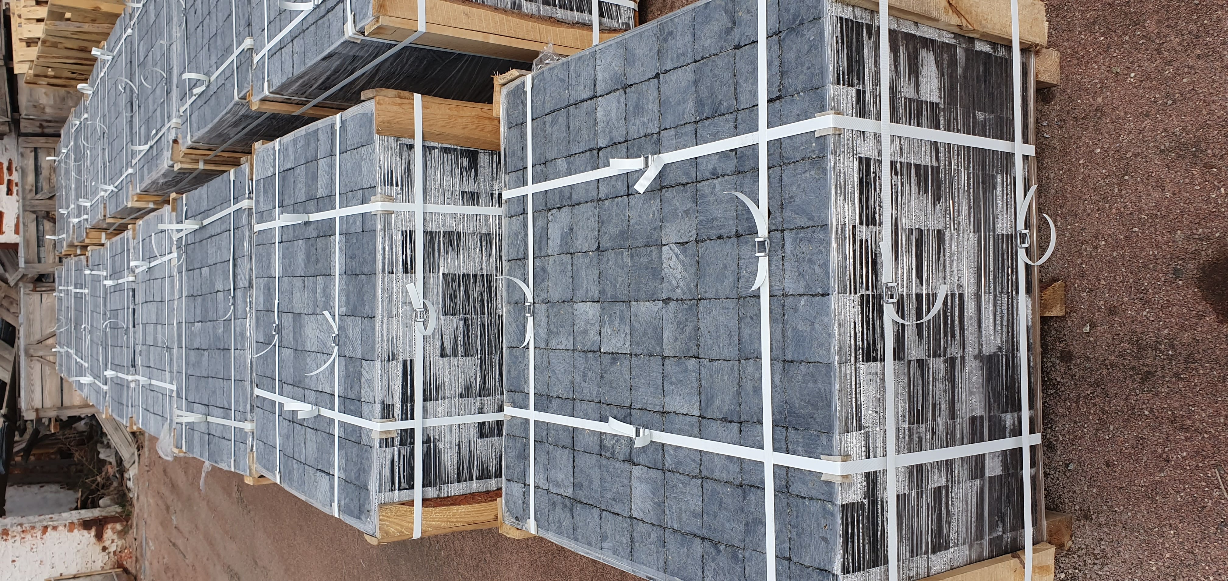 Бруківка гранітна гранітна з  лабрадориту 100х100х30 мм пиляна  термооброблена — додаткове фото