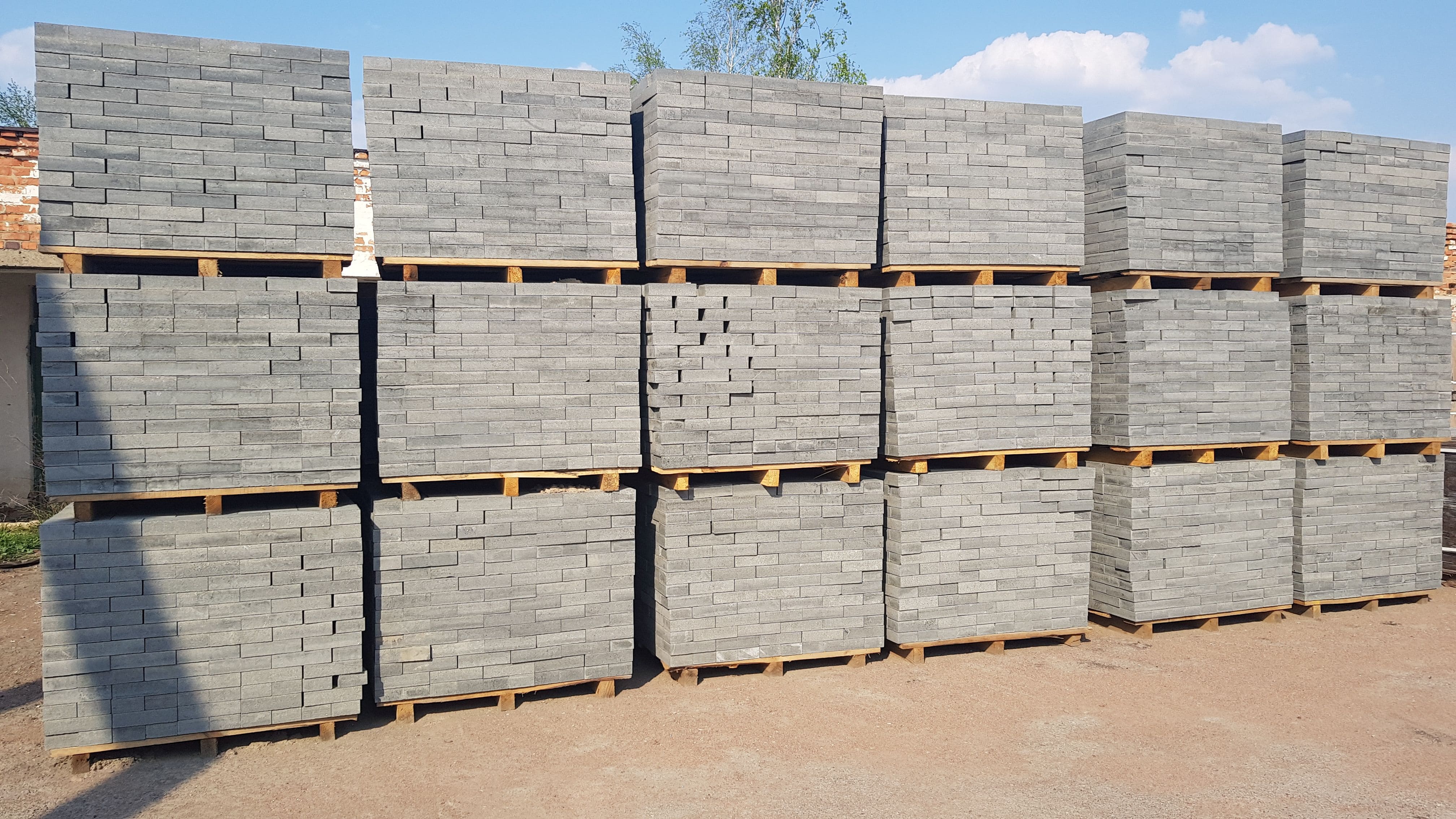 Бруківка гранітна з  габро 200х100х50 мм пиляна  термооброблена — додаткове фото