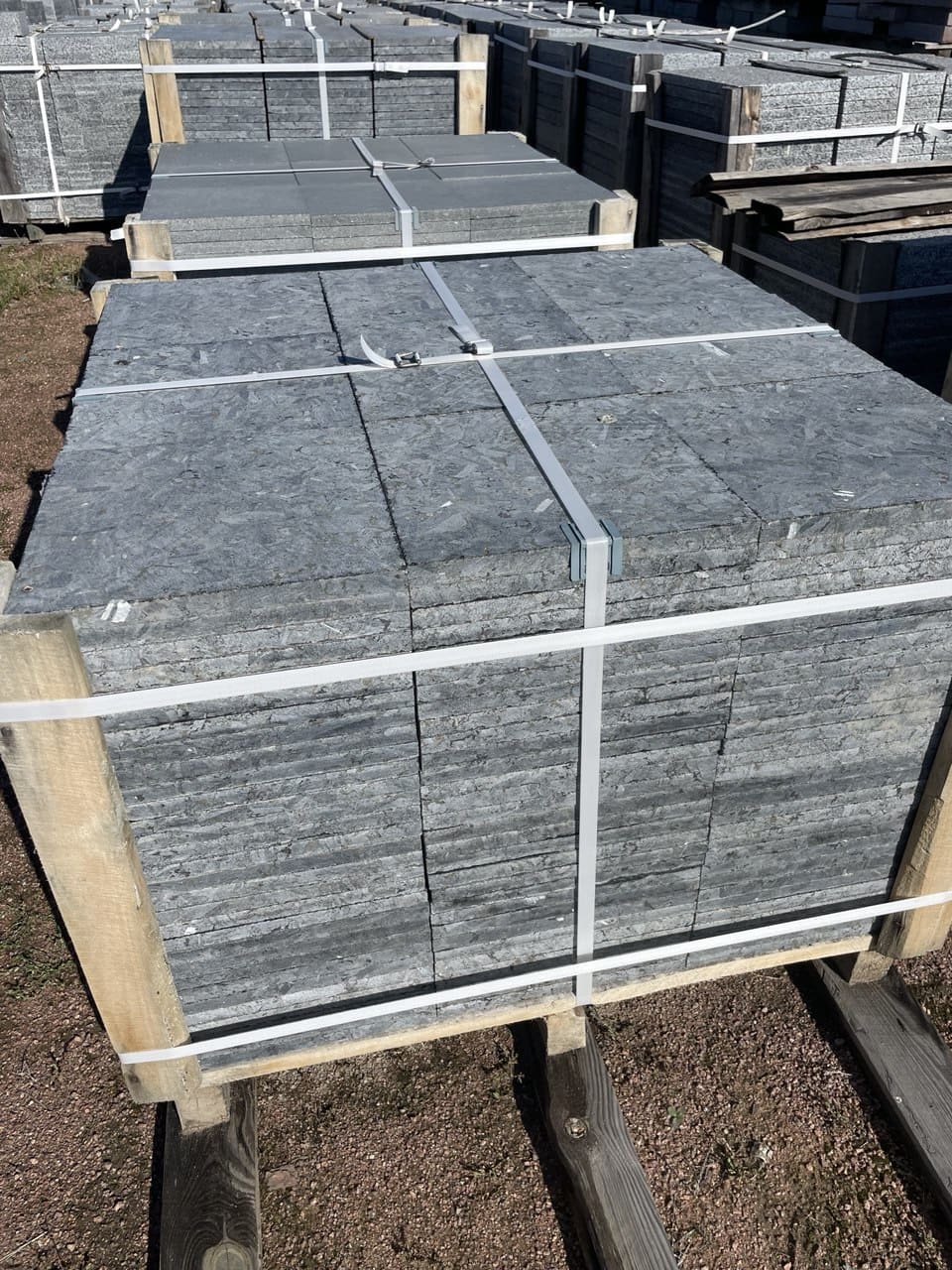 Плитка гранітна з лабрадориту 300х300х30 мм   термооброблена — додаткове фото