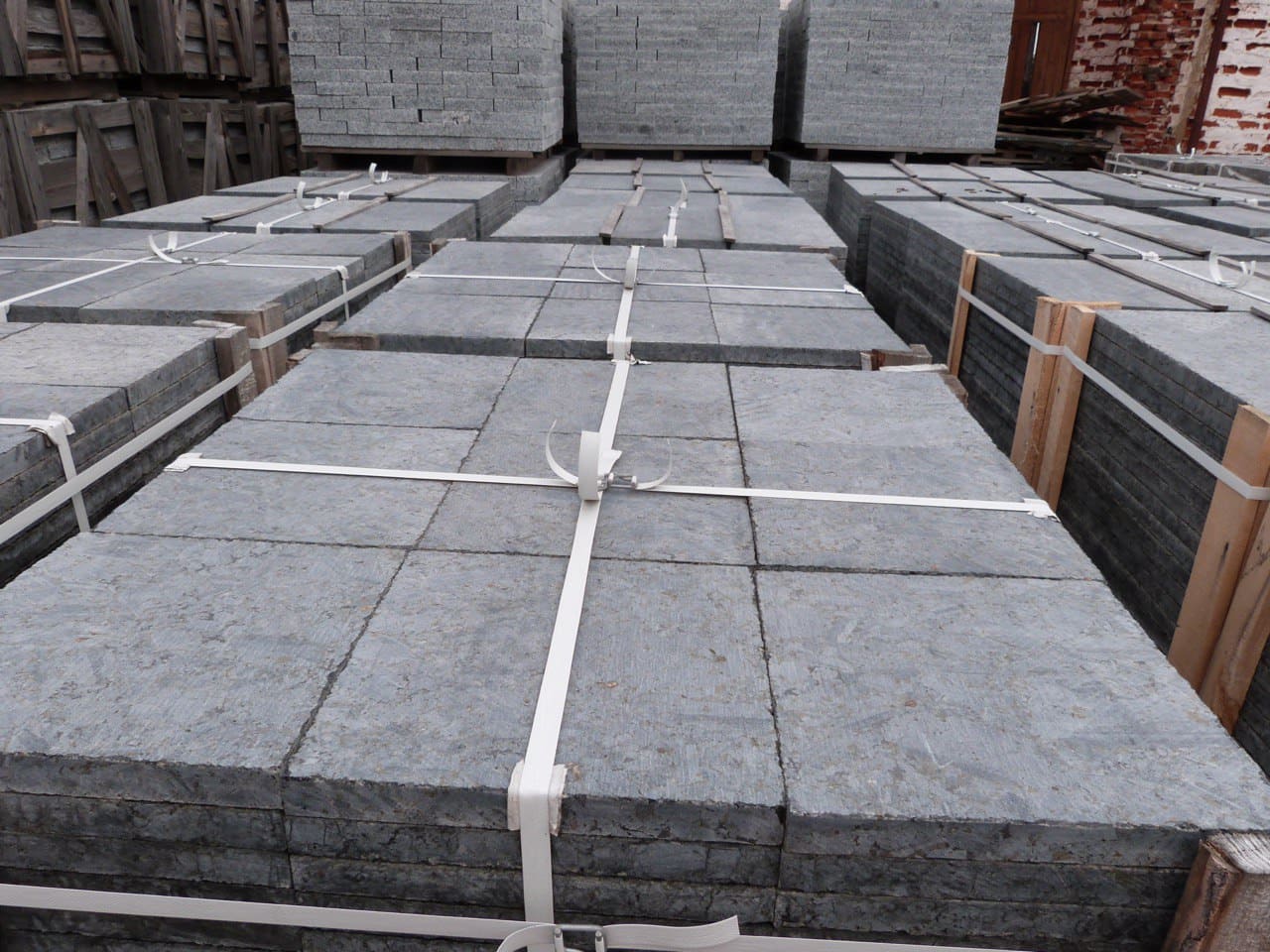 Плитка гранітна з лабрадориту 300х300х50 мм   термооброблена — додаткове фото