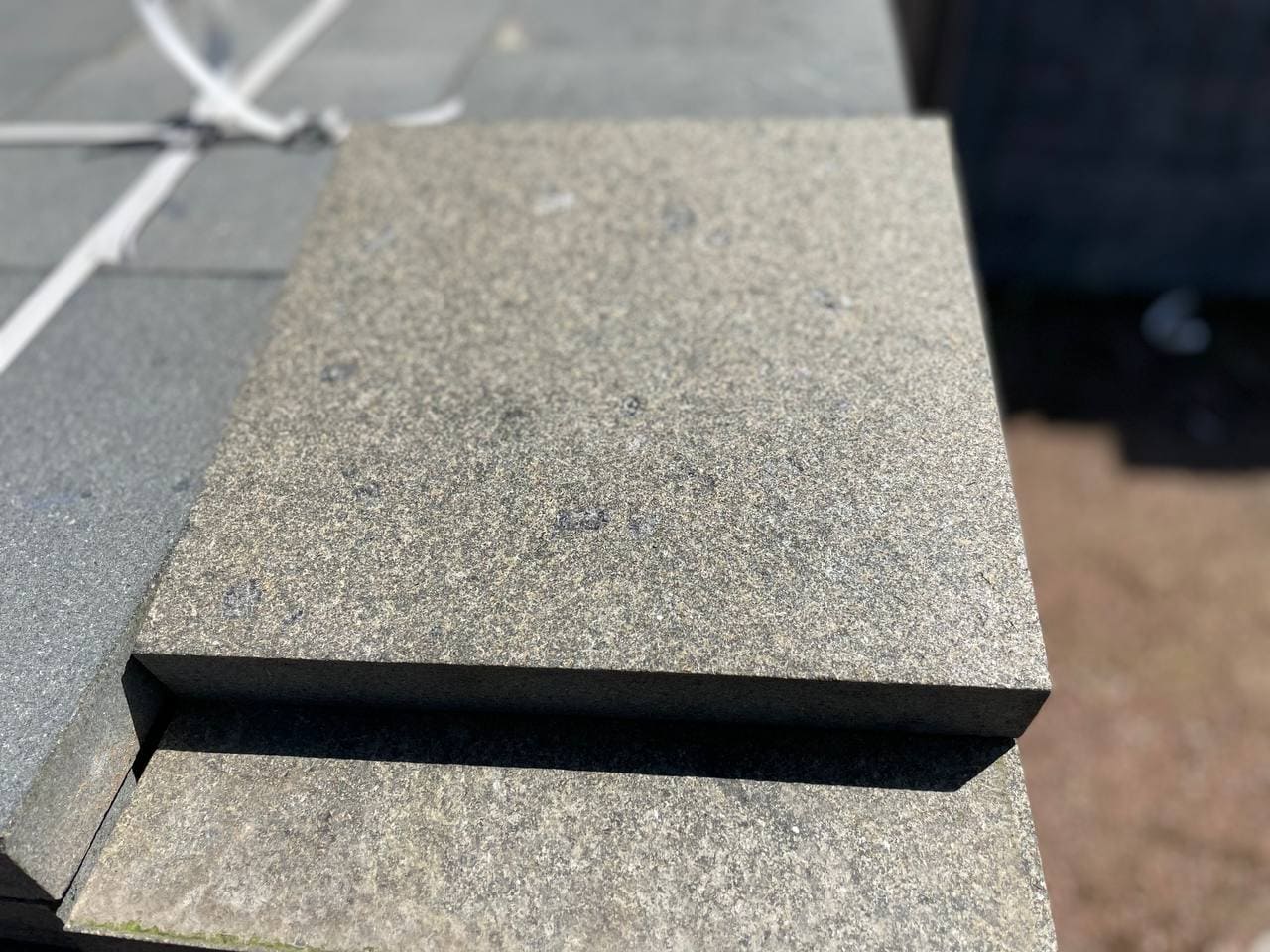 Плитка гранітна з габро 300х300х50 мм   термооброблена — додаткове фото