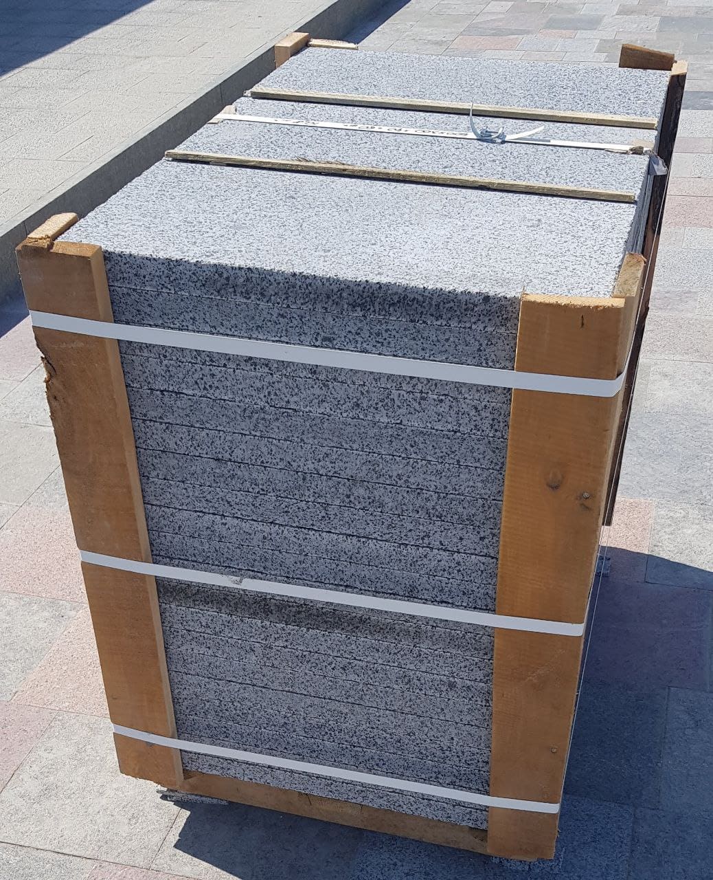 Плитка гранітна з Покостівського граніту 600х300х50 мм   термооброблена — додаткове фото