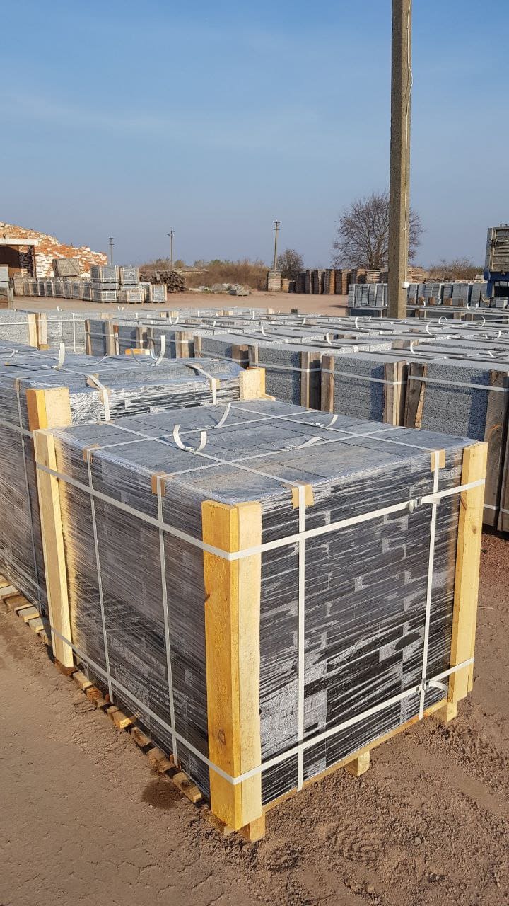 Плитка гранітна з габро 300х300х40 мм   термооброблена — додаткове фото