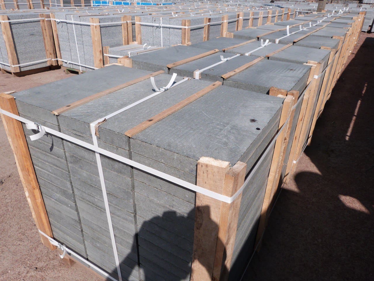 Плитка гранітна з габро 600х300х50 мм   термооброблена — додаткове фото